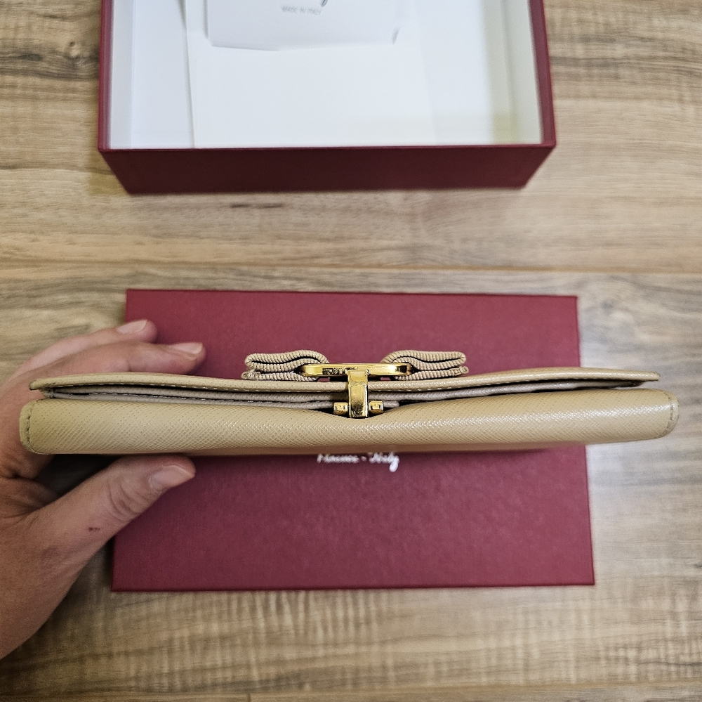 Salvatore Ferragamo Vara Ribbon Long Wallet Leather Beige - Picture 7 of 17